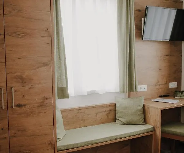 Kirchenwirt Mayr Bed and Breakfast 3*